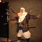 何人もここは通さん!世間の批判から作品を守る姿はまさに弁慶!