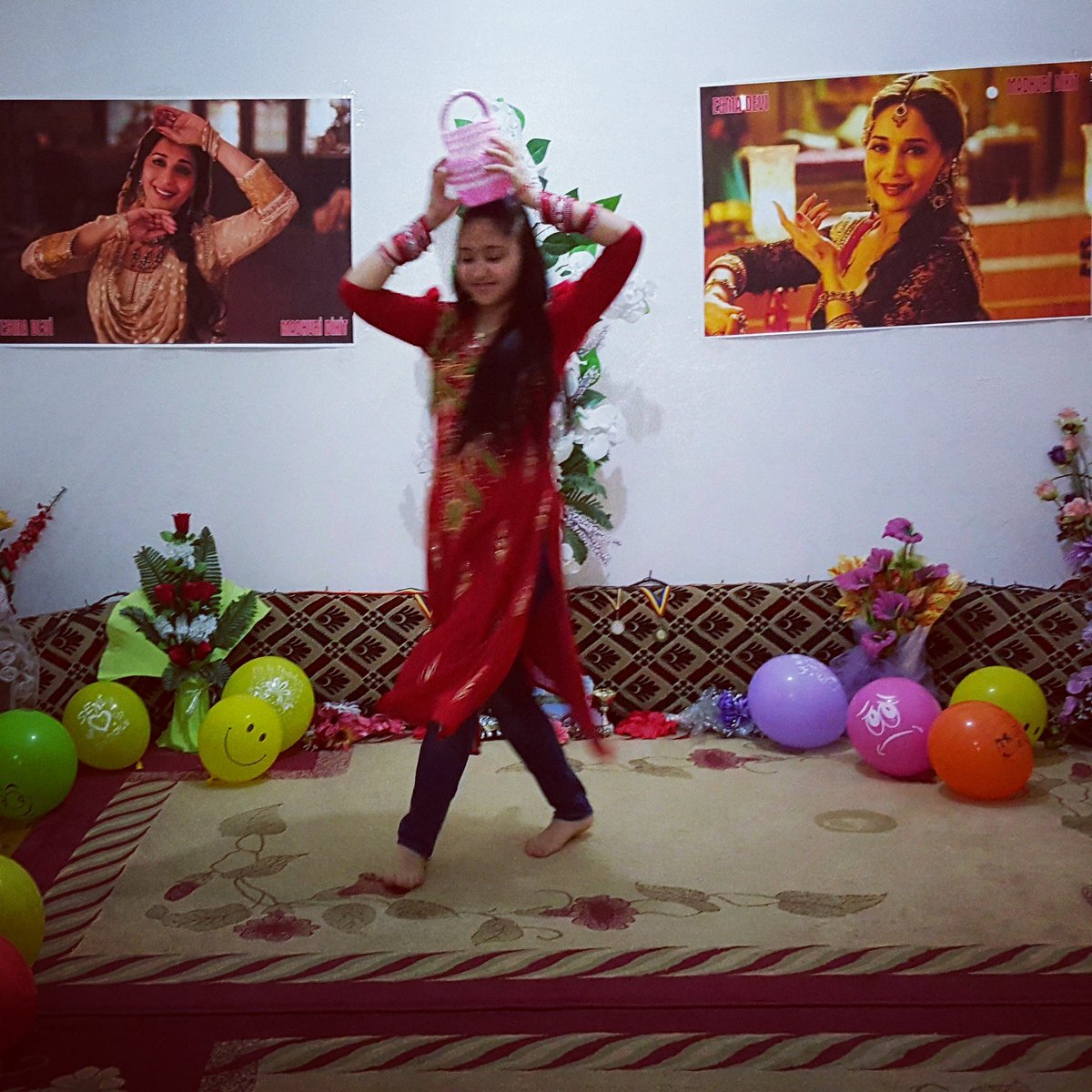 MeryemMery75's tweet photo. https://t.co/4ikbdTS7qe
♡ Happy birthday to you Madhuri Dixit ♡ 
Special @MadhuriDixit  Birthday   # dance performances  @Esma_Devi  Devi https://t.co/tX4Et9MHjs