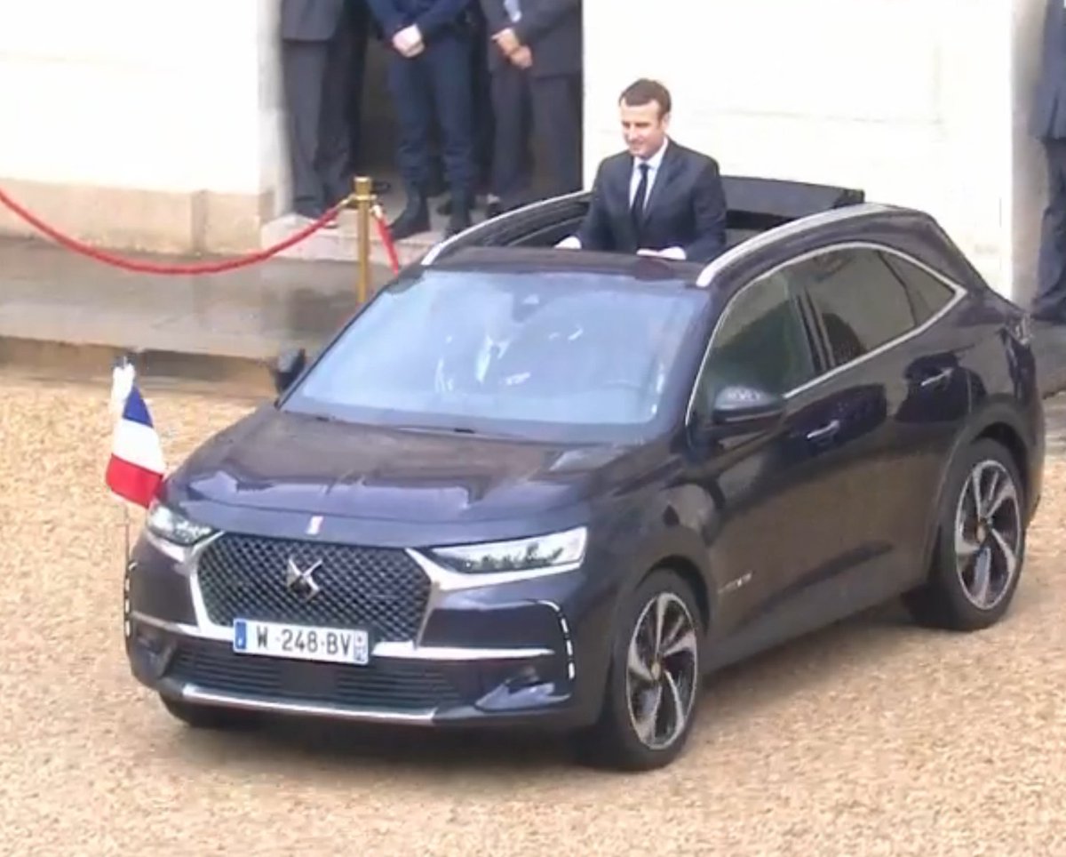DS_AU_Official's tweet photo. President Emmanuel Macron leaves the Arc de Triomphe to join the Elysee on board DS 7 CROSSBACK. #investiture2017 https://t.co/PVY63dOoNM