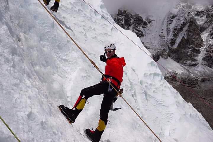 ArmadaHotel's tweet photo. News Update our MD John Burke is the 1st Clareman to summit Mount Everest this morning,donate for #youthwellness https://t.co/PxbHlOCNq8 https://t.co/0GLIJvrnJn