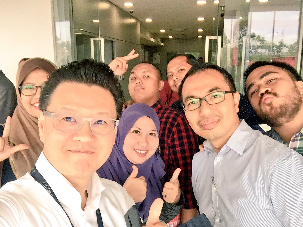 azharmi's tweet photo. Cool CEO @DatoMichaelTio #PKTGroup #logistics #MBA #UKMGSB #CeoInAction #awesome https://t.co/gREC2YvCov