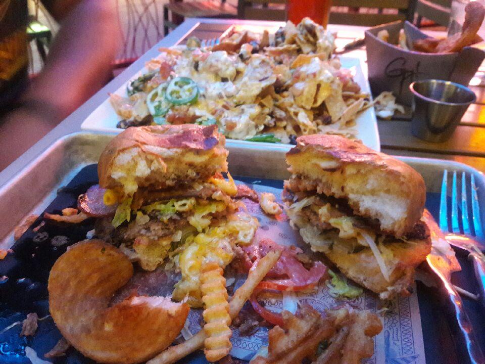 SolipsistWave's tweet photo. Late night goodness at Guy's @GuyFieri #lovethefryvariety #toomanynachos #vegas #bigbiteforsure https://t.co/y5MT4BjDsz