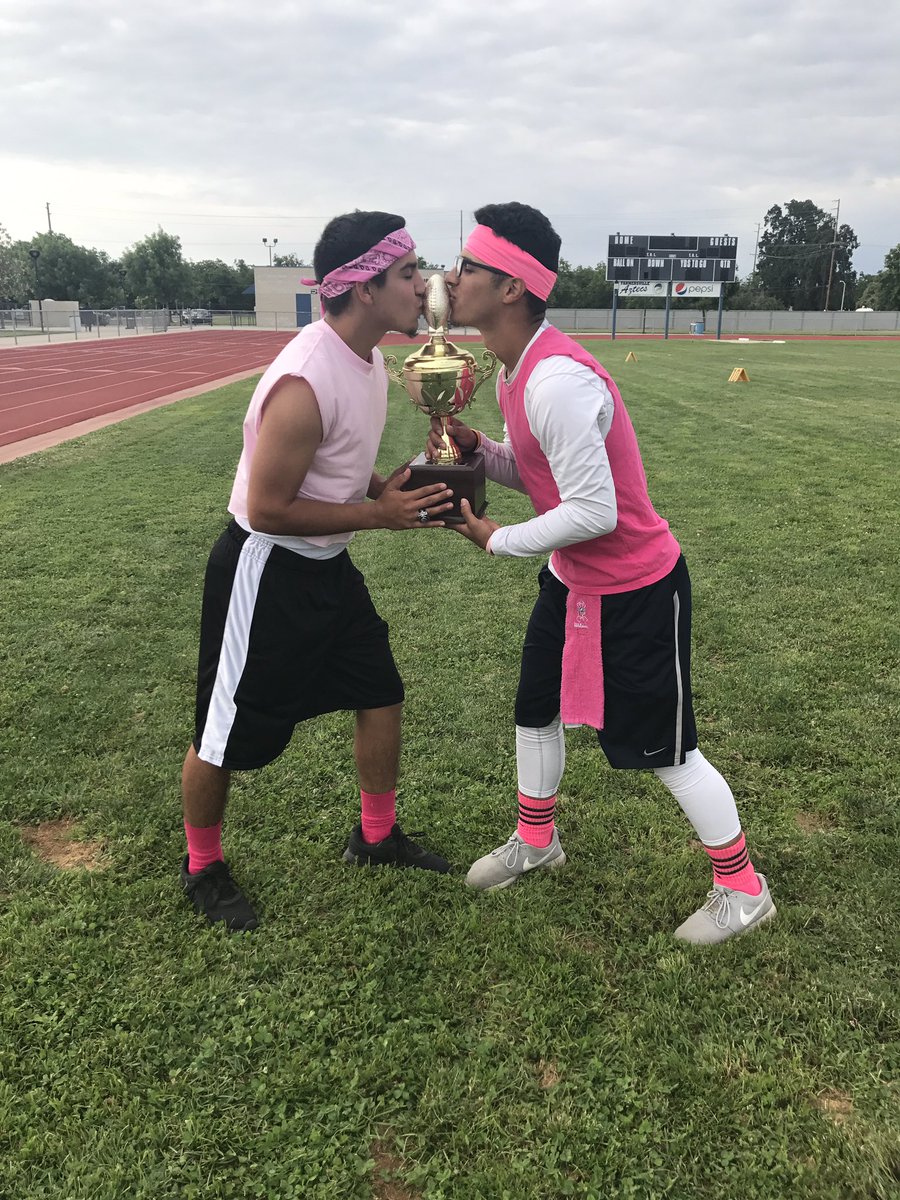 mrrice17's tweet photo. Just kissing our third championship ๐๐#2k17 #powderpuffcoach https://t.co/CRj3HB2SAZ