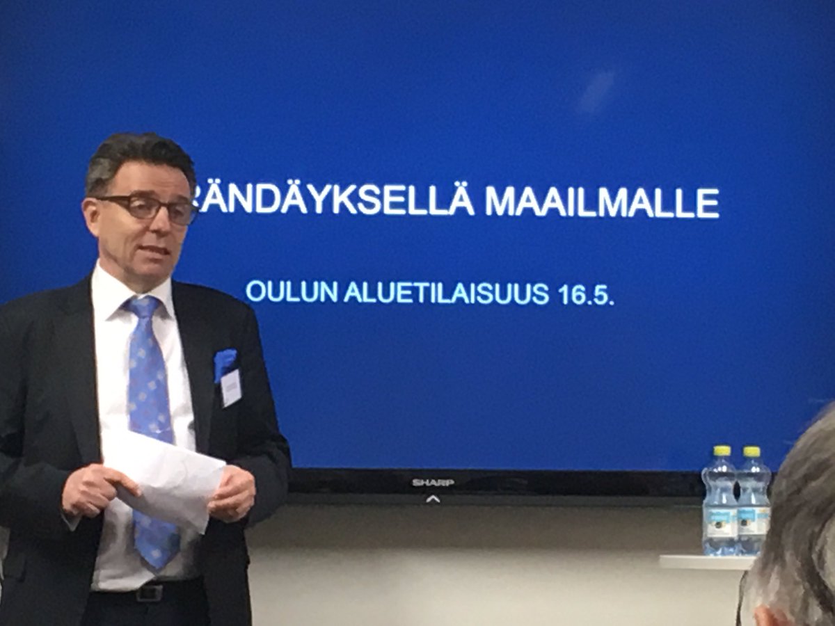 Perheyritys's tweet photo. Huomenta Oulusta! Perheyrittäjät koolla, tänään teemana brändit, joilla valloitetaan maailmaa. @KovanenHeikki avaamassa aamua #perheyritys https://t.co/JAzvjHvevg