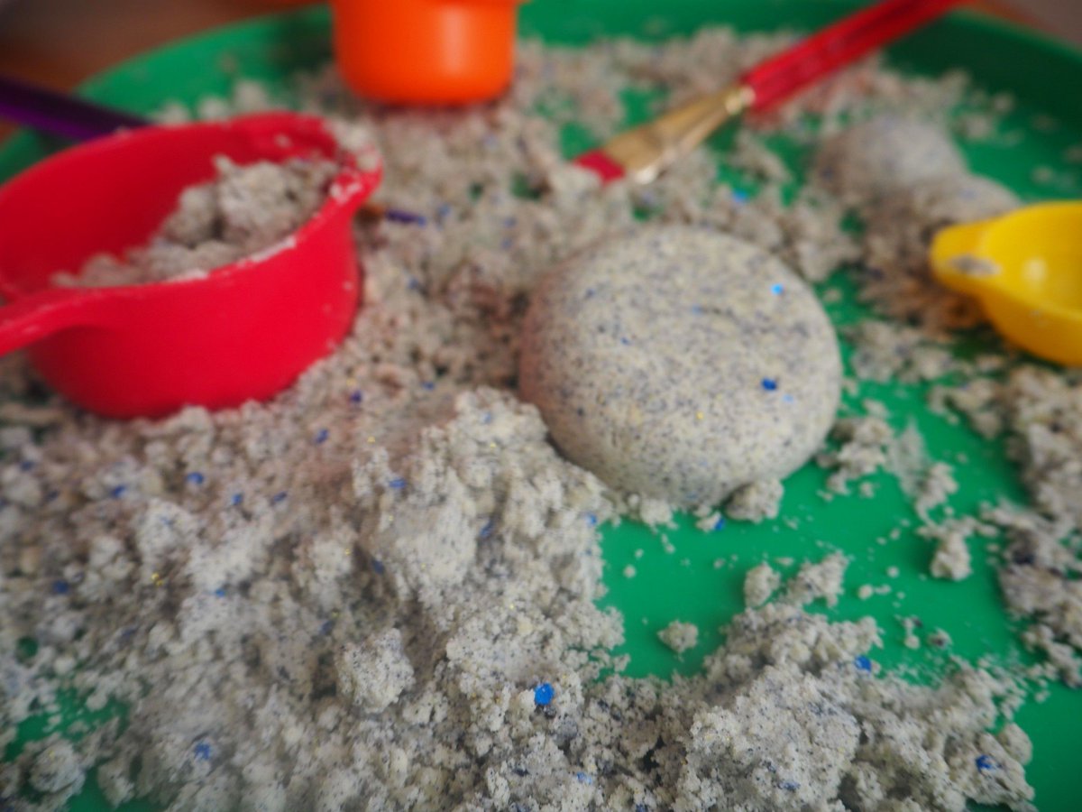 Create Your Own Moon Sand - Harriet + Violet buff.ly/2pSWThz