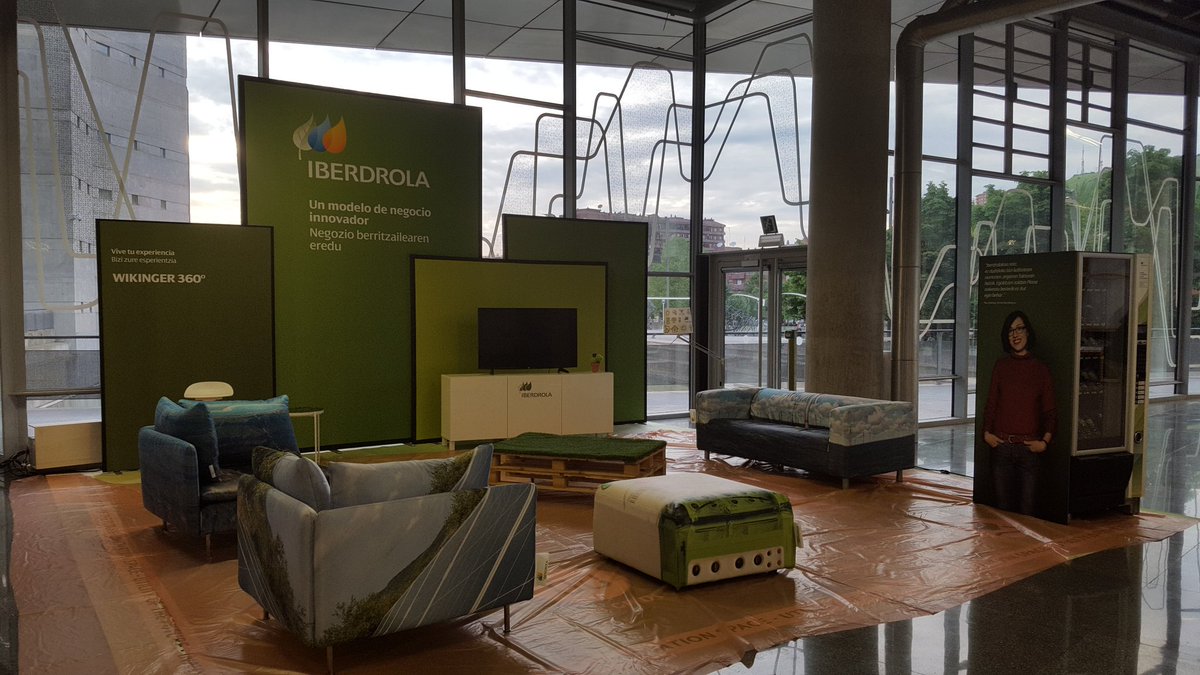 Innobasque's tweet photo. Todo preparado para que comience la gran cita de la #innovación vasca Ezin duzu galdu!! 😉😉😉 #global2017 #innoBAI https://t.co/a1tfLTBCmA
