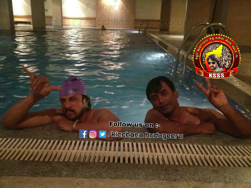 Kicchanahudgiru's tweet photo. "ಕೋಟಿಗೊಬ್ಬ ಕಿಚ್ಚನ ಸವಿ ಸವಿ ನೆನಪು"#pic50
Ccl @mahesh & Namma @KicchaSudeep boss lovely unseen pic 😍😘👌
Follow >> ಕಿಚ್ಚನಹುಡ್ಗೀರು @KHKSSS https://t.co/0Ob37cvXTA