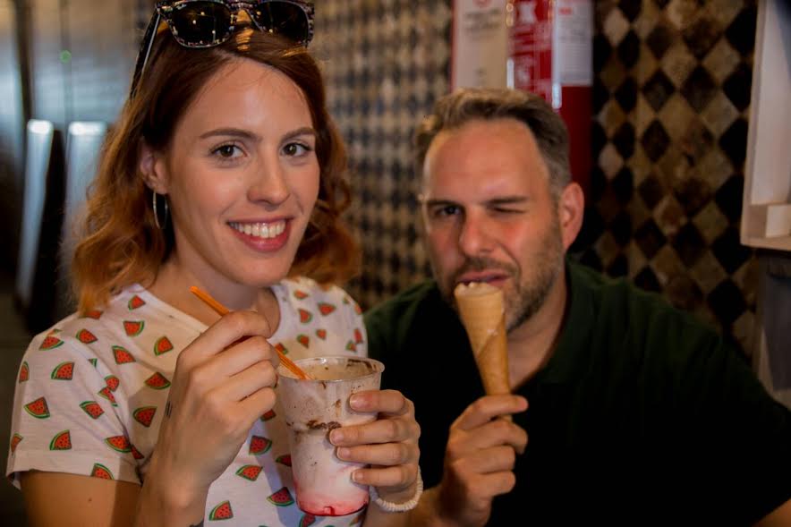 PuroEBioSevilla's tweet photo. Es una gran satisfacción ver como disfrutan tomándose nuestros helados...¿Y tu, no vas a probarlos? #HeladeriasSevilla https://t.co/CBLGjAdlCR