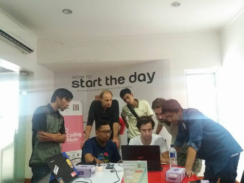 iStalagmite's tweet photo. kemarin adalah hari yang luar biasa @DiLoMakassar kedatangan dua ventur capital dan 1 startup, mereka semua berasal Australia.

#VC #StartUp https://t.co/5Perd2HLO4