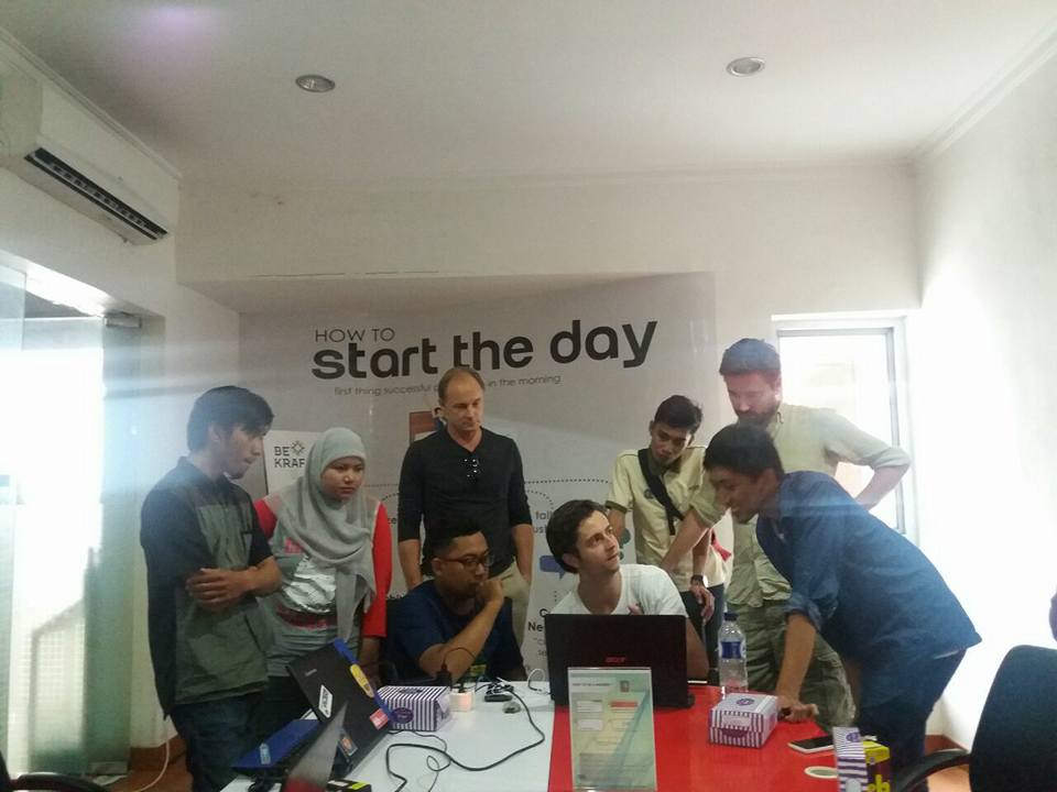 iStalagmite's tweet photo. kemarin adalah hari yang luar biasa @DiLoMakassar kedatangan dua ventur capital dan 1 startup, mereka semua berasal Australia.

#VC #StartUp https://t.co/5Perd2HLO4