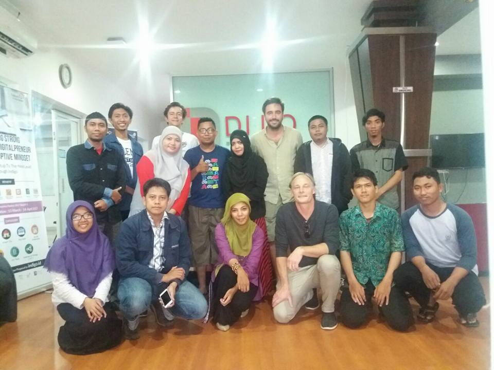 iStalagmite's tweet photo. kemarin adalah hari yang luar biasa @DiLoMakassar kedatangan dua ventur capital dan 1 startup, mereka semua berasal Australia.

#VC #StartUp https://t.co/5Perd2HLO4