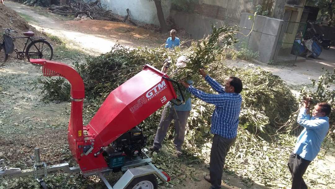 SwachhBharatGov's tweet image. SDMC took an initiative with the help of chippers to make compost from all green/horticulture waste collected from parks.
#MyCleanIndia