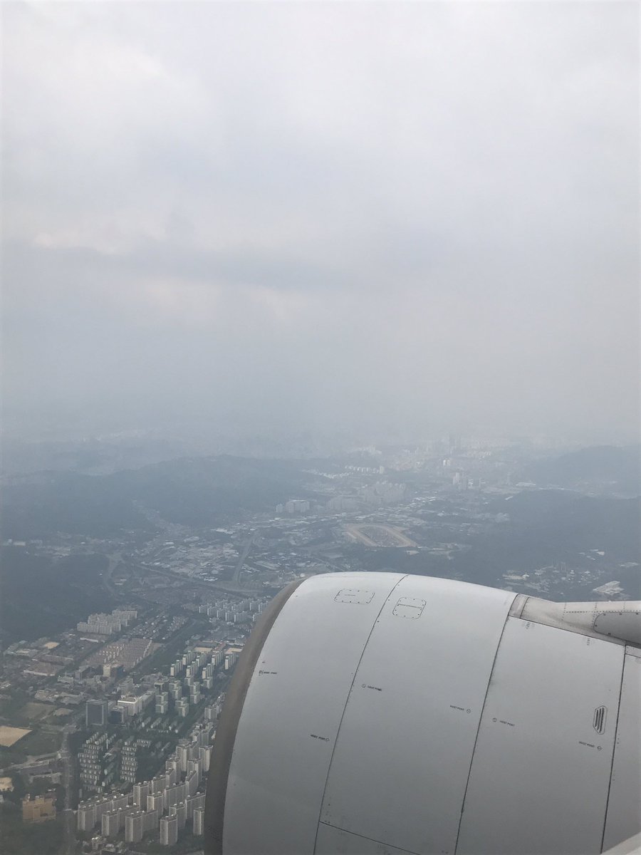 mybona's tweet photo. 미세먼지가 보통이라는데.. 이 정도가 보통이면 나쁨/매우나쁨은 어느 정도란 말이지 https://t.co/OxbwqozEiN