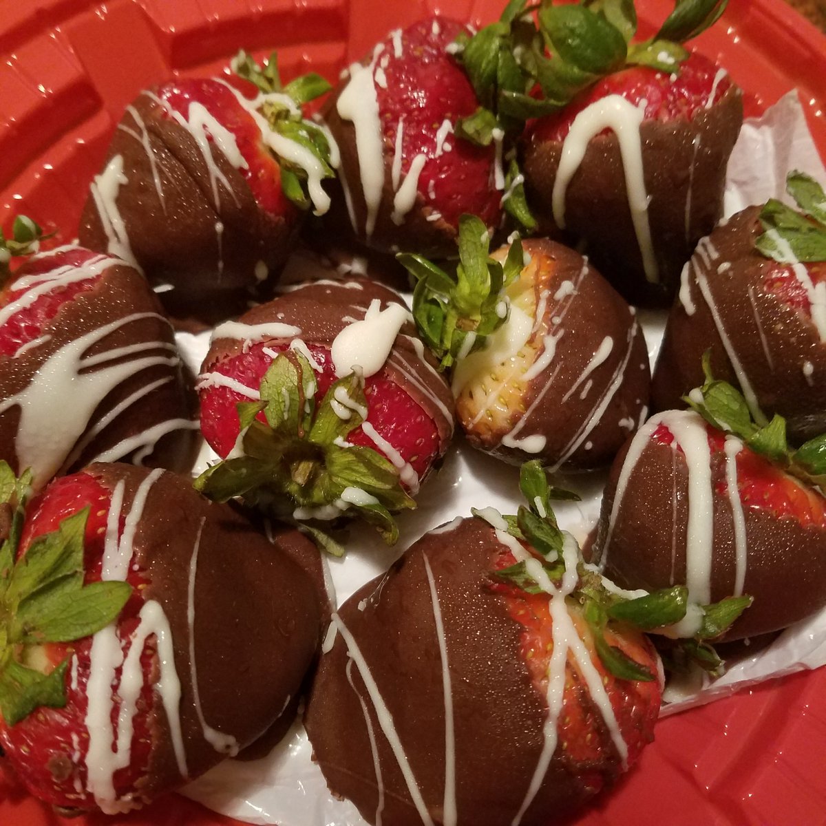 JessBeJoyful's tweet photo. Chocolate covered strawberries anyone? Thank you to my sweet friend who gave them to me! #sweet #friends https://t.co/lFwLfgWSPl