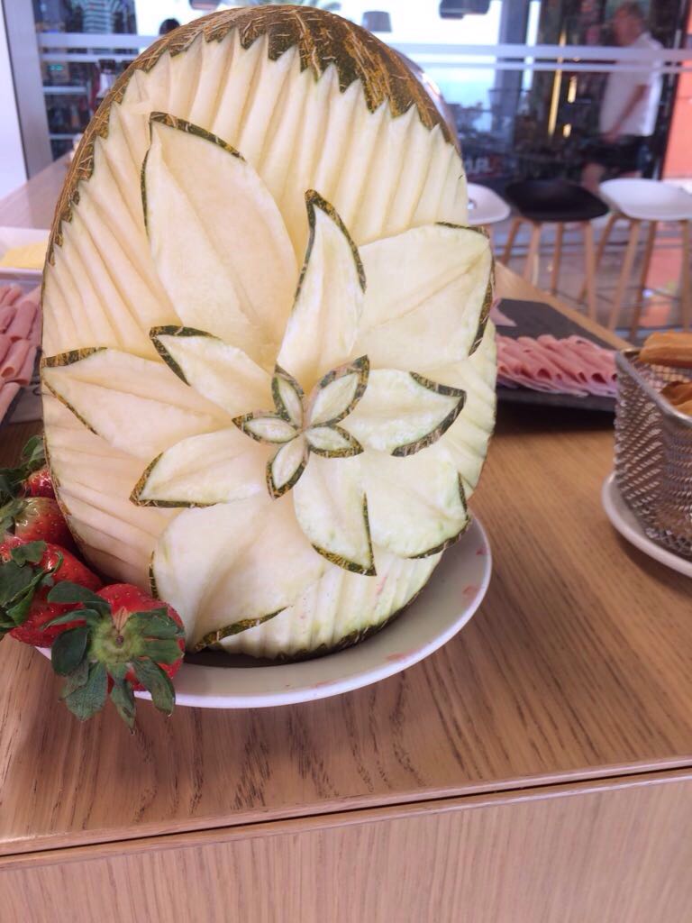 InsullCrew's tweet photo. Here are some fruit art ideas to keep your creative juices flowing! Which one of these will you be recreating?
#PeterInsullsCrewAgency https://t.co/aGEMh7BH92