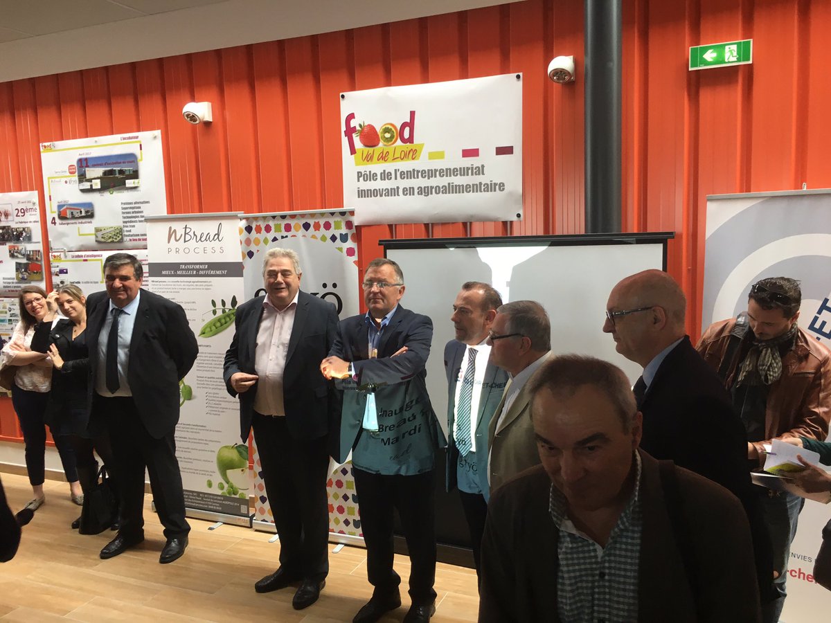 Lu6Cha's tweet photo. 2 entreprises inaugurées à Contres  @FoodValdeLoire : #Nbread #Gryo  @CCI_41 #mission implantation @Devup_ https://t.co/vA7UifY2ui