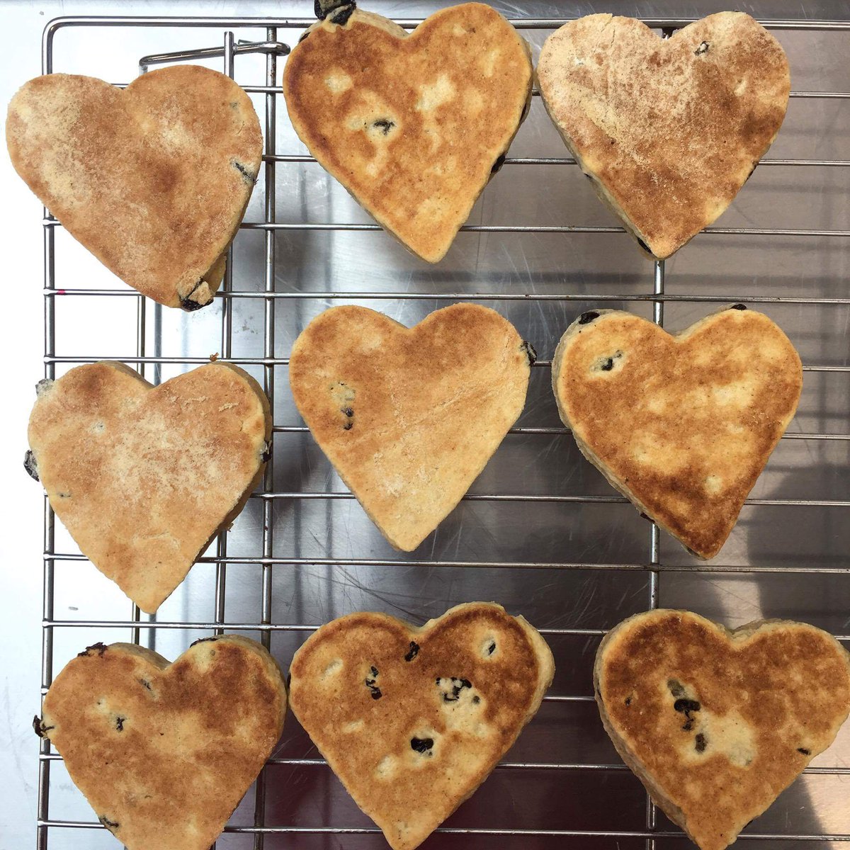 TheOldFireStat2's tweet photo. #welshcakes#loveisintheair https://t.co/mz6hYQtnbJ