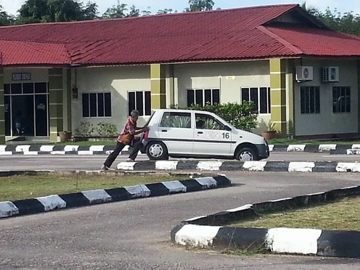 Mrhazwan_'s tweet photo. Tak lupa juga ucapan selamat hari guru kpd guru memandu. Tanpa mereka siapalah kita diatas jalan raya. https://t.co/gcWsJOLr1D