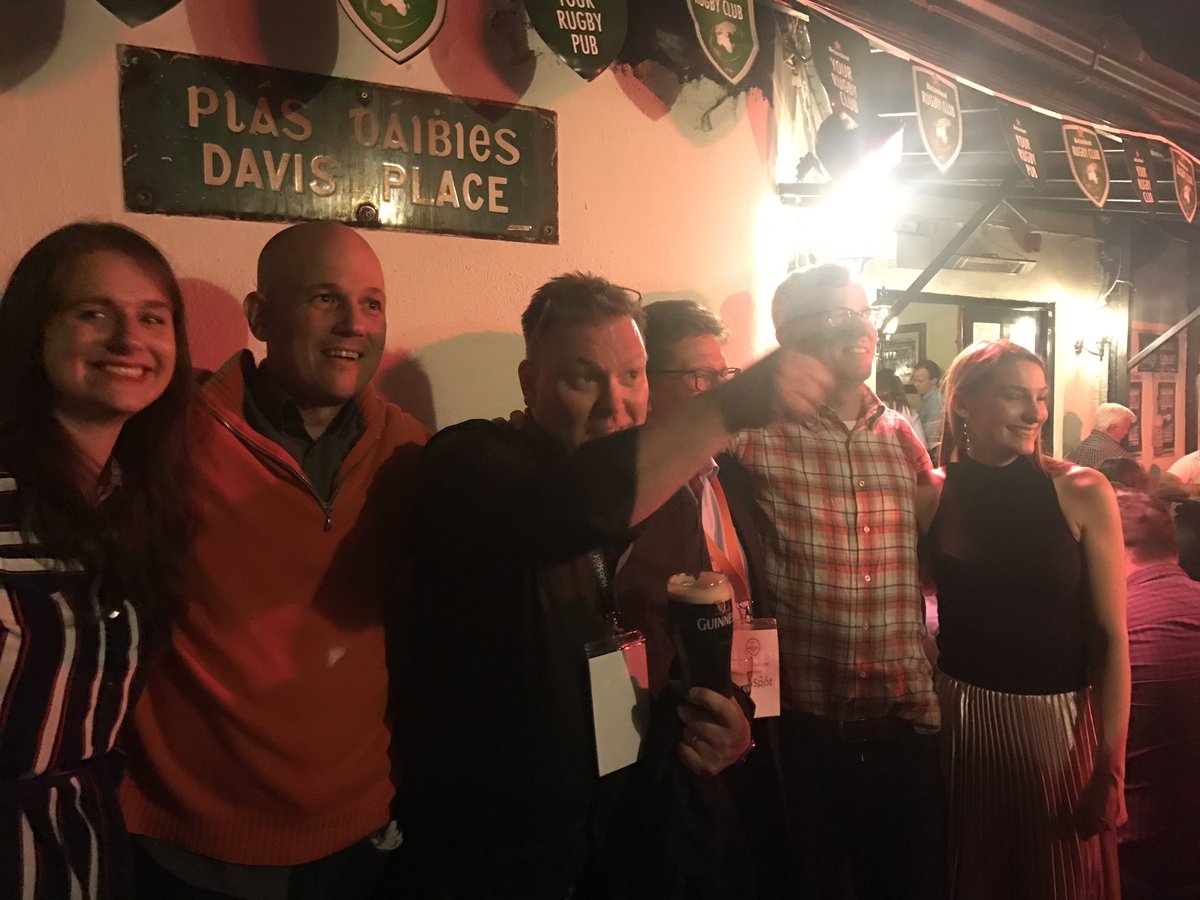 perrynalevka's tweet image. Awesome night out with #diamondpartners at O'Halligans :) somehow ended up with this sweater #hubspotpartnersummit2017 @HubSpot