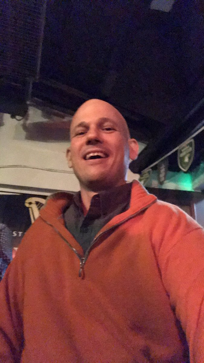 perrynalevka's tweet image. Awesome night out with #diamondpartners at O'Halligans :) somehow ended up with this sweater #hubspotpartnersummit2017 @HubSpot