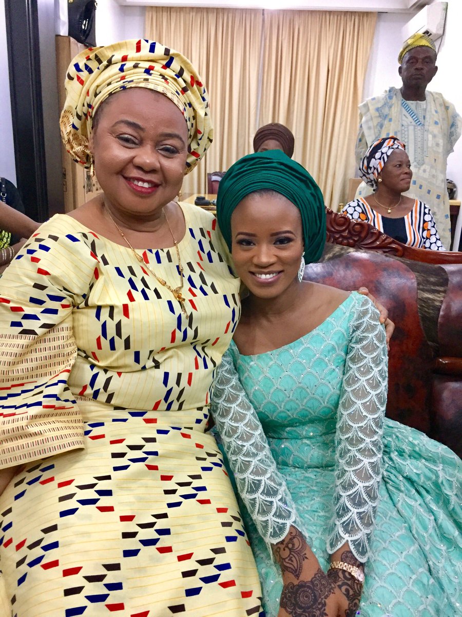 Eshagida tiqin bilan lezbiyen