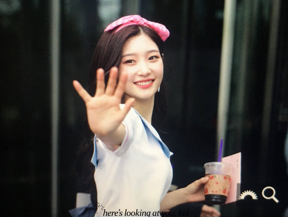 hlayk1201's tweet photo. 170516 더쇼 채연이 깜짝 팬미팅(?)프리뷰 #정채연 https://t.co/XY2PGwTTUF