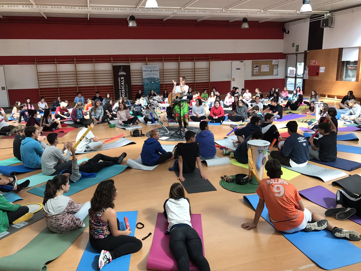 concertcircular's tweet photo. @concertcircular al institut El Vern. Amb @cemmariagrever i @AMACATOficial1 a #lliçadevall #concertcircular #parers #paretsdelvalles https://t.co/NVDRSRq57m