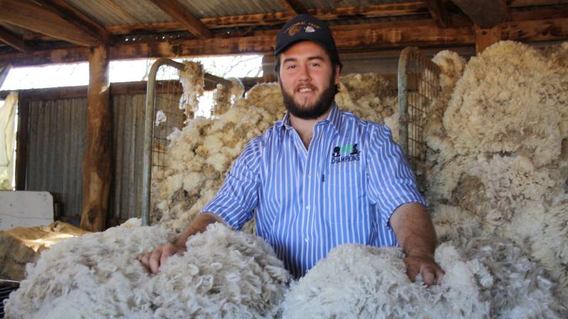 thelandnews's tweet photo. Not just one of the flock: Meet wool leader-in-making Max Edwards. https://t.co/GUj7nmpFMG #agchatoz https://t.co/808VszS51N