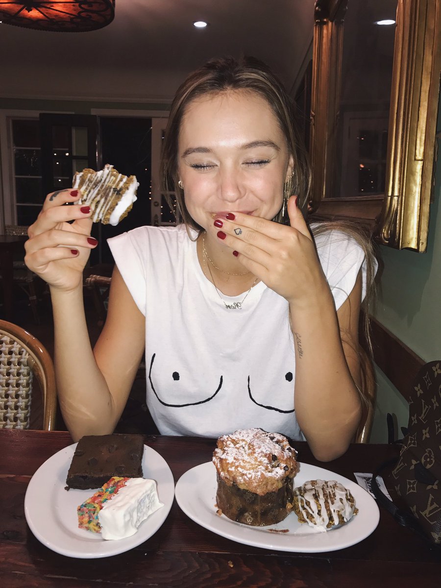 Alexis Ren (@alexisren) on Twitter photo 