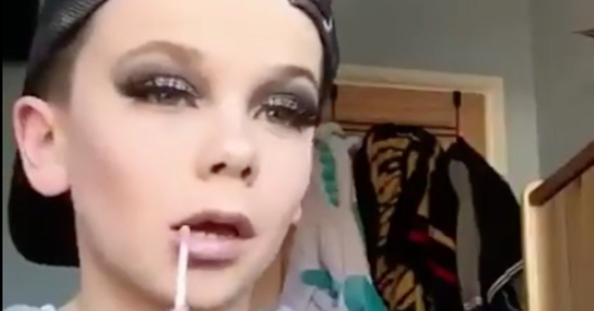 Facebook Users Have Awesome Responses To Little Boy's Makeup Tutorial dlvr.it/P8n6Cs