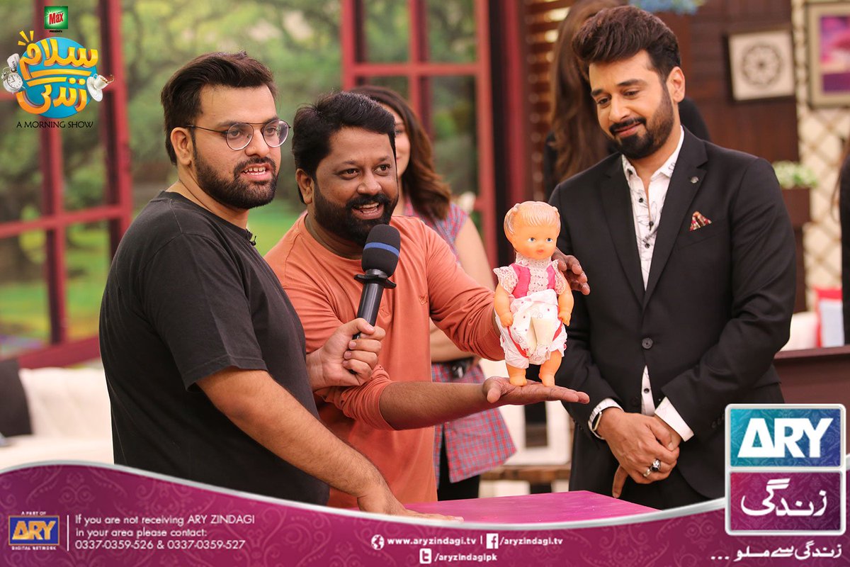 aryzindagipk's tweet photo. Which game segment of #SalamZindagi you enjoy a lot? π
#KuchKahaKiya
#JaduiBox
#ARYZindagi @faysalquraishi #AdilaKhan #ShehzeenRahat https://t.co/ZqvKVAS70G