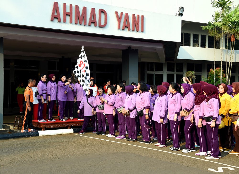 Pusat Penerangan Tni On Twitter Quot Ribuan Orang Ikuti Gerak Jalan Santai Meriahkan Hut Ke 51 Ikkt 864387878926794752