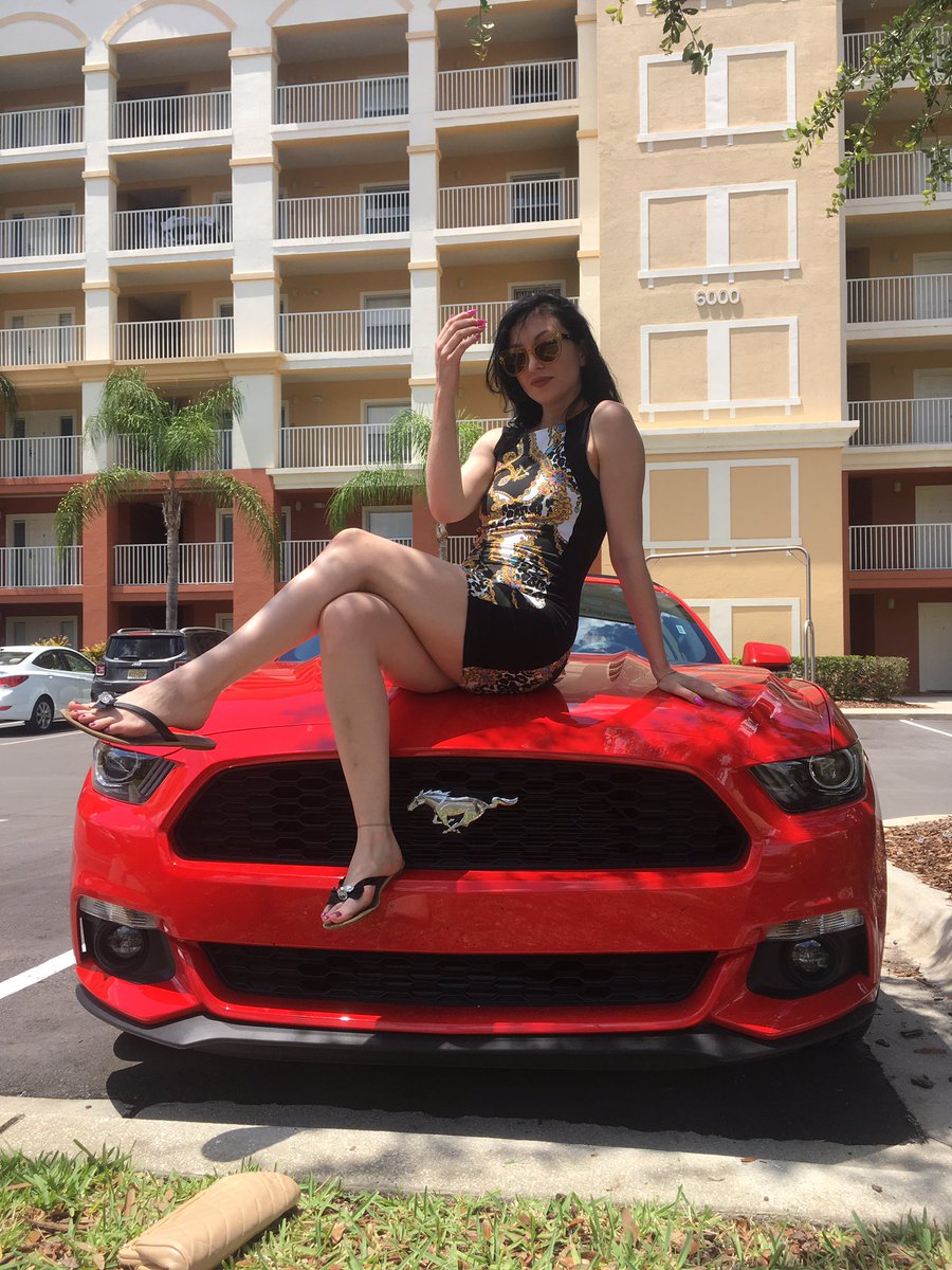 QueenDarlia's tweet photo. My Life consists of Luxury &amp; men's sweat, blood &amp; tears. 💁🏻
#findom #brat @RTfeet https://t.co/nTbLU0sDuR