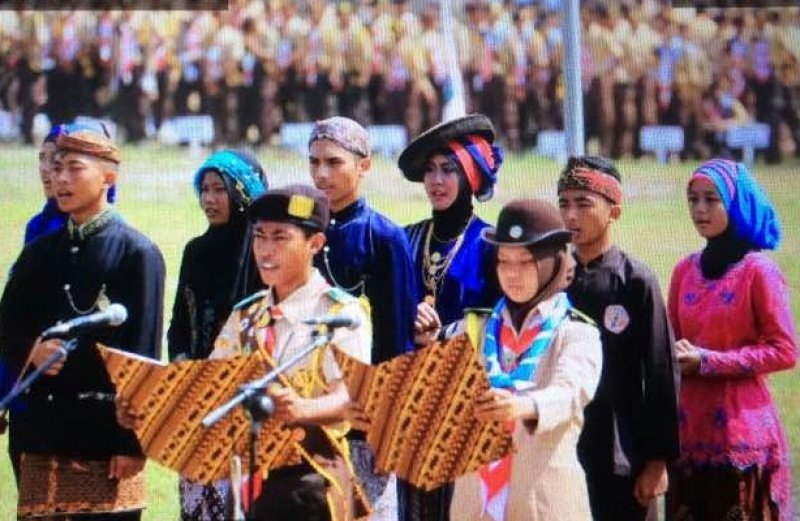 Kemenag_RI's tweet photo. Ribuan Pramuka Madrasah Ikrarkan Cinta NKRI. https://t.co/Ix5j1Pe8kJ https://t.co/z7VDwNiflz