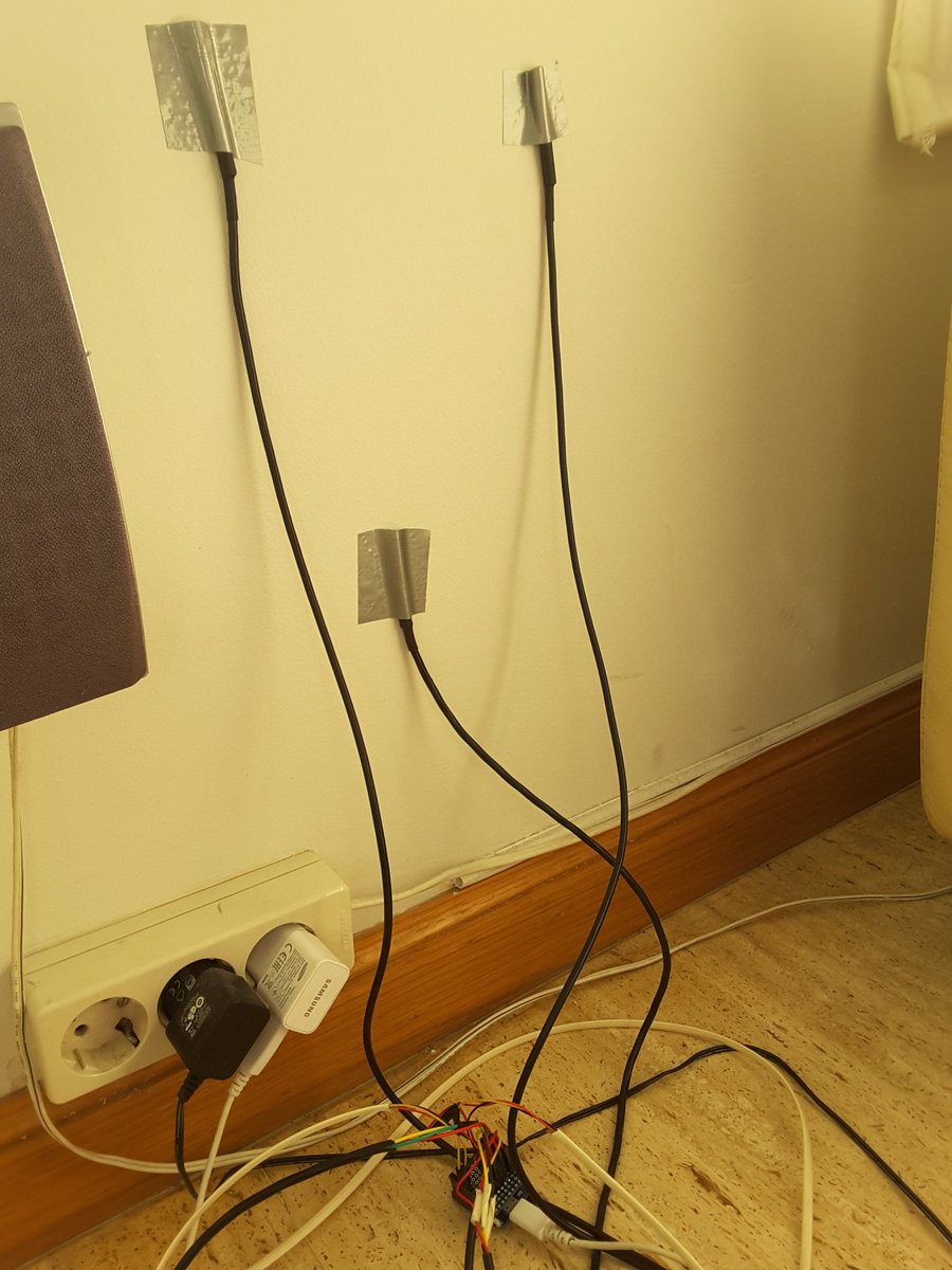 AulA3plus's tweet photo. #FelizMartes y mucho ☀️Montamos el medidor de U , en fachada Sur, aislada para analizar su comprtamiento con @blynk_app .#IoT @AulA3plus https://t.co/bkkSimK42M
