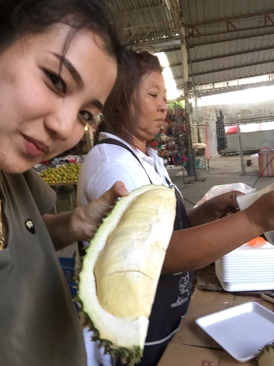 MinnieMarkk's tweet photo. บ่อน้ำตาตื้นจัง 🙈 ก็คนมันดีใจ 😂 #Mom♥️ https://t.co/m98kO352o9
