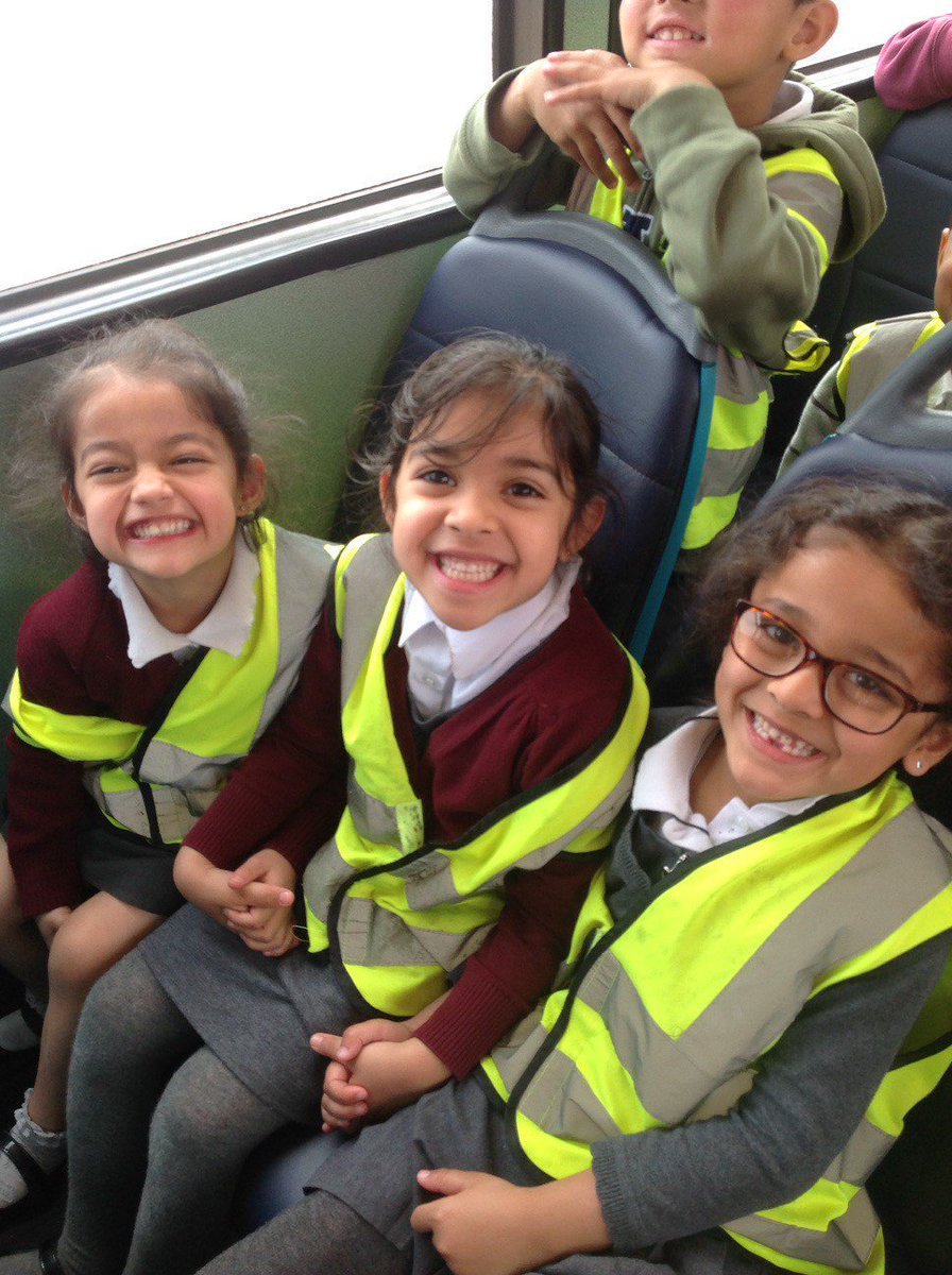 Trip to Dewsbury Bus Station to find the Naughty Bus. thornhillreception.wordpress.com/2017/05/16/tri…