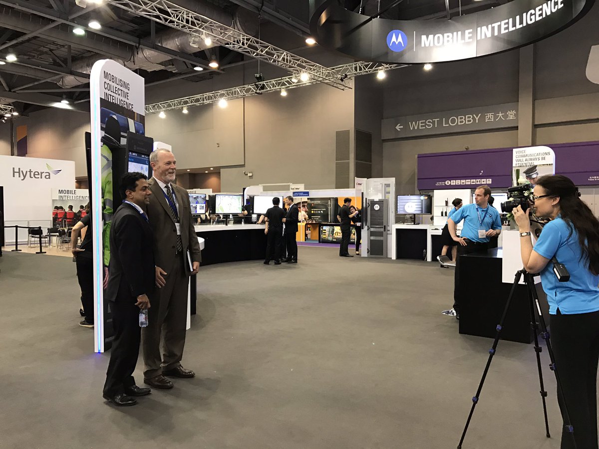 MotoSolutionsAP's tweet image. Camera crew setting up for some pictures &amp;amp; videos specially for twitter followers @CCWorld #mobileintelligence. Stay tuned for updates.