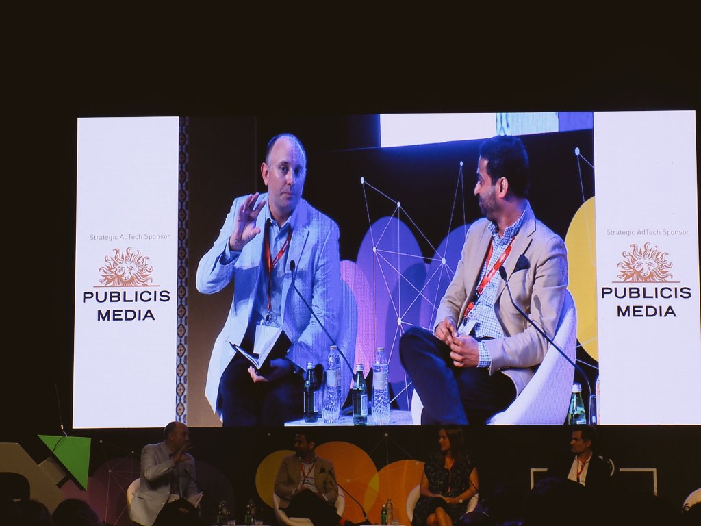 Elias213's tweet photo. Good tip from @hear2listen (@OrchestraME @TheMarketingSoc) at #ArabNetDubai: don't collect #data for data's sake; understand your audiences. https://t.co/i83VTDJDSE