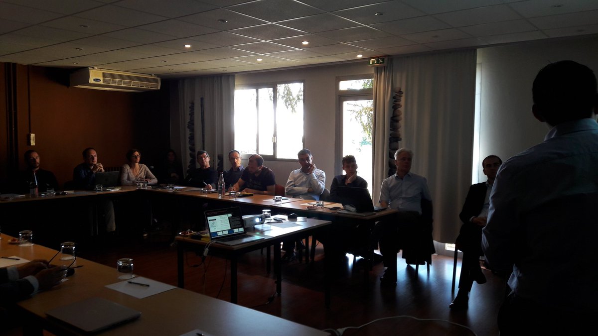 Comaxess's tweet photo. Audience captivé par la présentation de @HPE_SimpliVity ! #hyperconvergence https://t.co/w54Nxjbiye