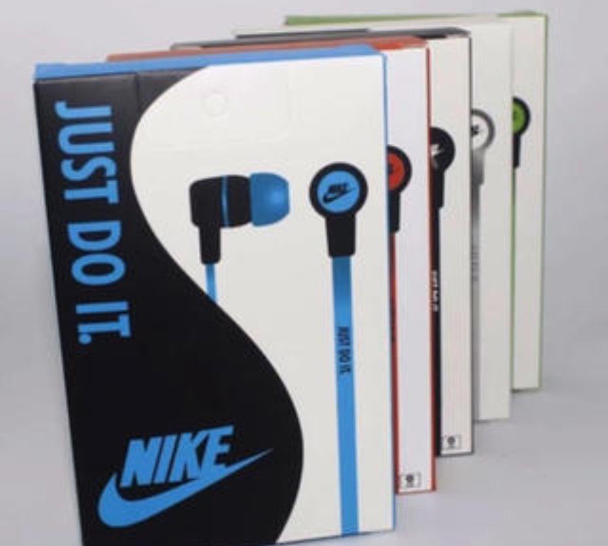 在庫売れ残り Nikeグッズ配布企画 Twitterren 第4弾 ナイキ イヤホン カラー5種類 応募方法 フォロー Rt 締め切り 5 22 フォロー リツイートされた方の中から抽選にて当選 当選者にはdmでお知らせします