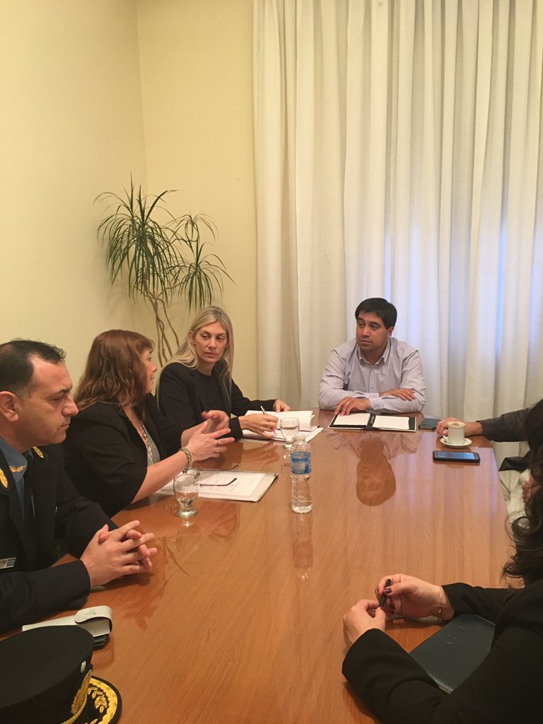 Florpapaiani's tweet photo. Mantuvimos una excelente reunión con @pablodurangob , el jefe de policía de la Provincia y equipo de trabajo junto a @ivantrelew @adatasur https://t.co/dHbeRja6tI
