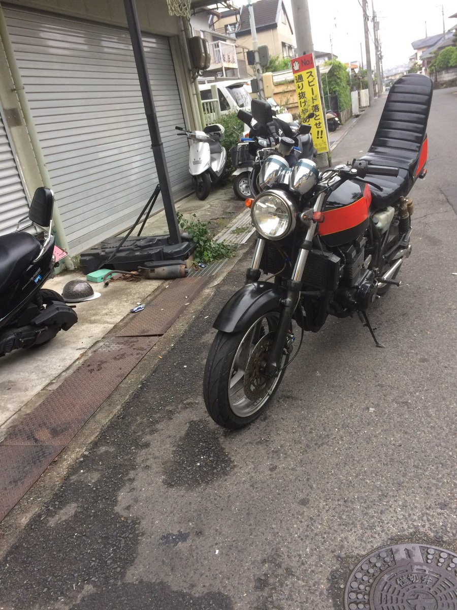 ymIg2Pg7WDSAvR's tweet photo. ZRX400うります。
大阪からです。

＃単車売ります
#ZRX400うります https://t.co/lZqTSHW5ak