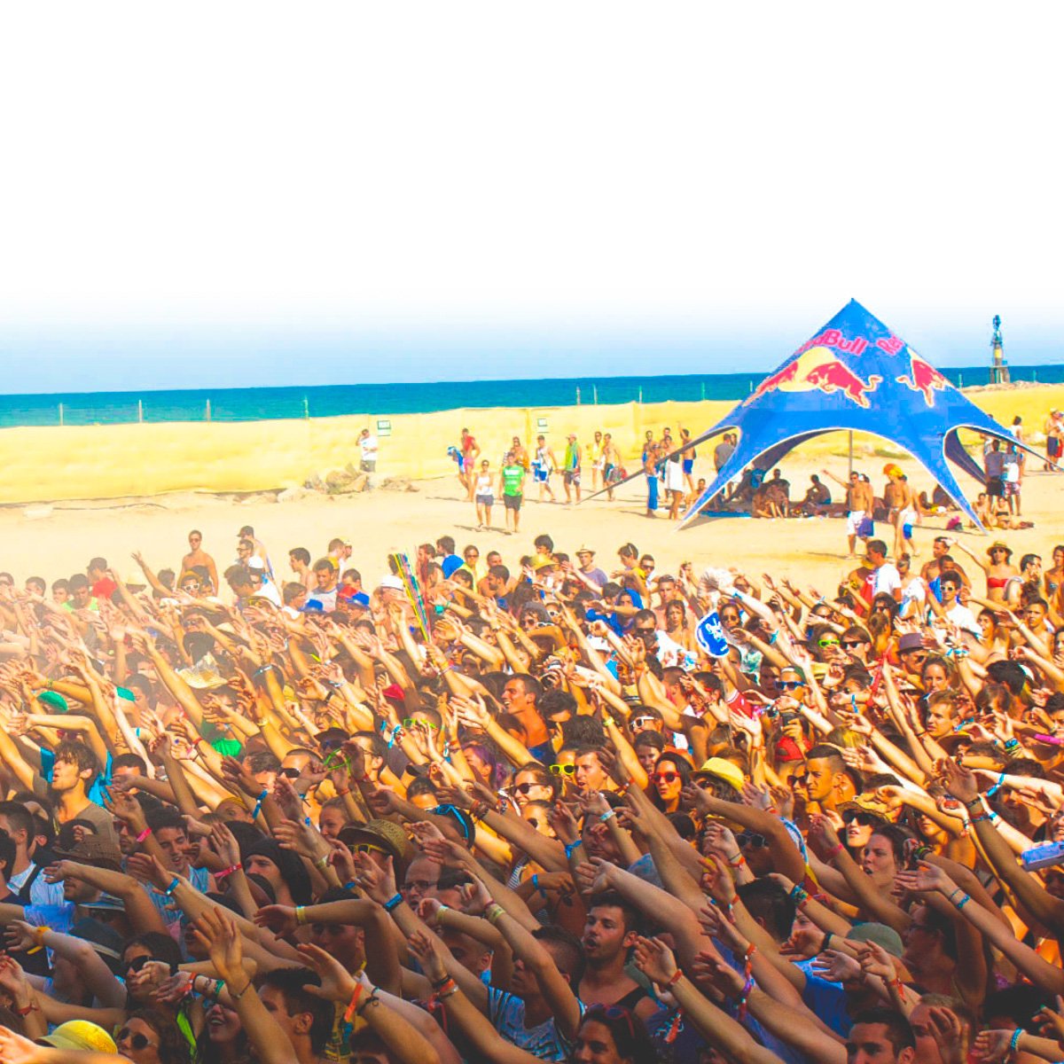 weknowfestivals's tweet image. Set on the Costa del Azahar, @ArenalSound enables fans to swim + relax in between watching sets by household names! 1-6 August, Spain