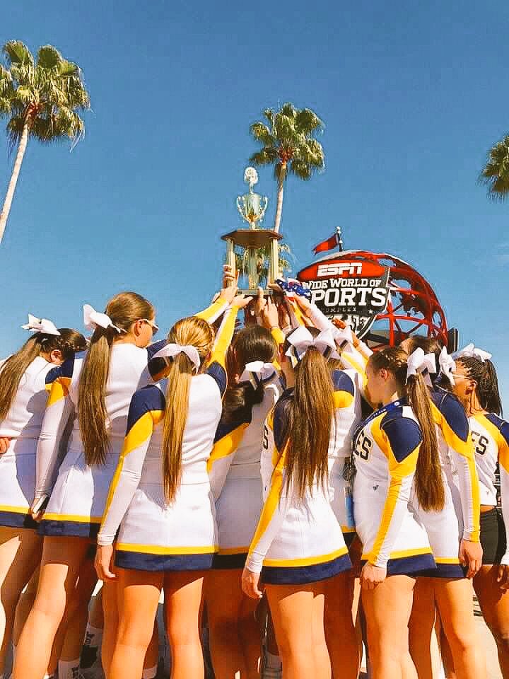 WB_VarsityCheer's tweet photo. Open gym 5:30-7 at JFK!! #wbvcohana #don'tlookdown #createthefate https://t.co/7x4qHfKr61