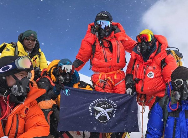 BritishArmy's tweet photo. Awesome effort https://t.co/rdvn42Gglw 13 members of @BritishArmy Gurkha Everest team reach Everest summit this week! https://t.co/15OjDUrPUR