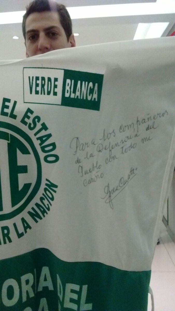 ATEdefeciudad's tweet photo. Estela se vistió de Verde y Blanca y nos dejó un imborrable saludo a lxs Trabajadorxs de la Defensoría del Pueblo CABA!!! NI UN PASO ATRAS!! https://t.co/atmkwe8nZc