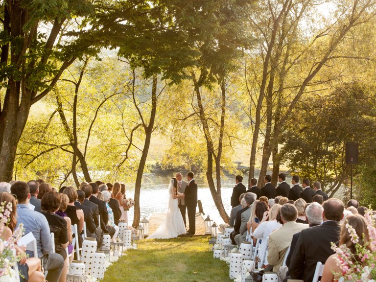 Summer wedding dos and don'ts from <a href="/theknot/">The Knot</a>. bit.ly/1R18bFG
