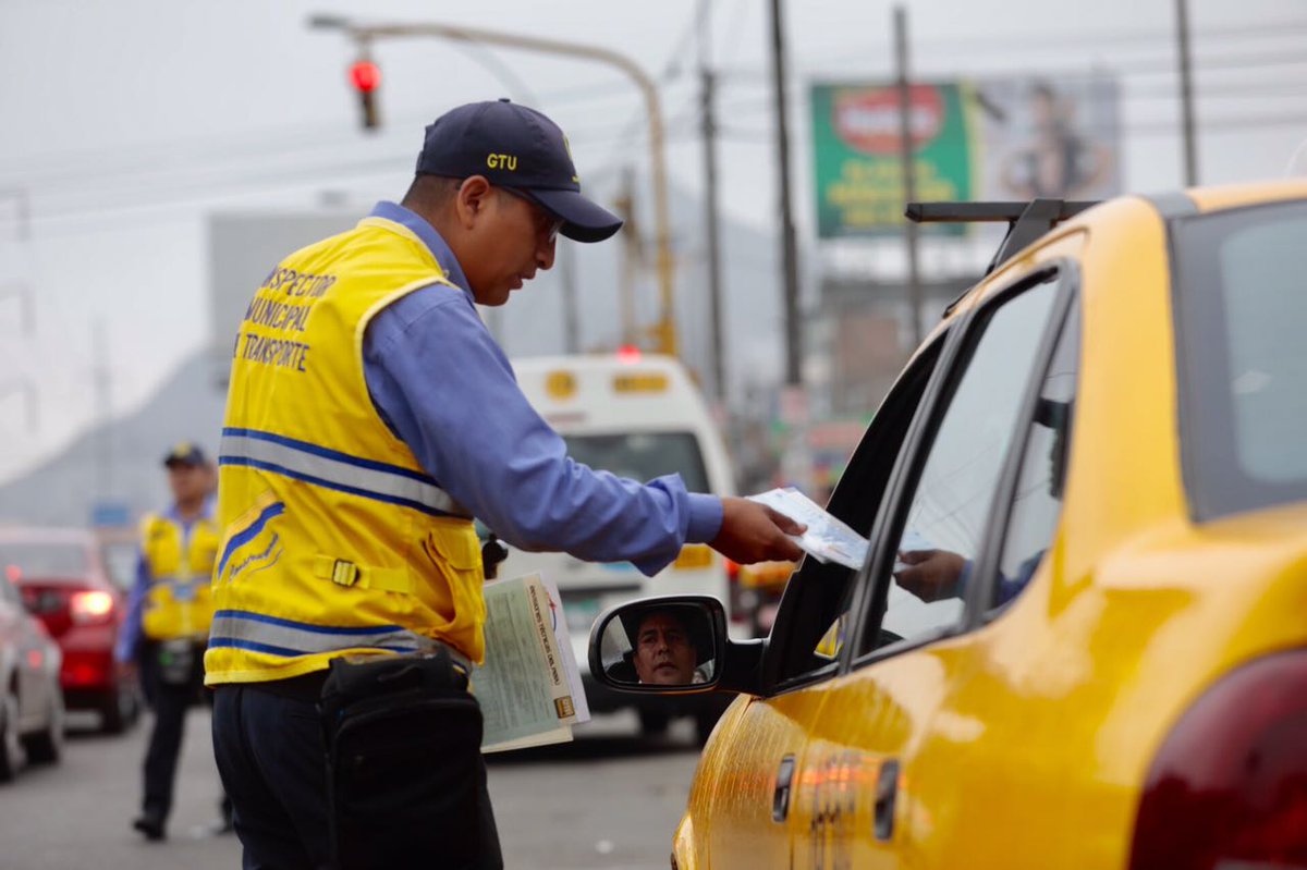 MuniLima's tweet photo. MML realiza megaoperativo de fiscalización contra el transporte público informal en zona de Puente Nuevo, Vía de Evitamiento. https://t.co/GxRBWoS10S