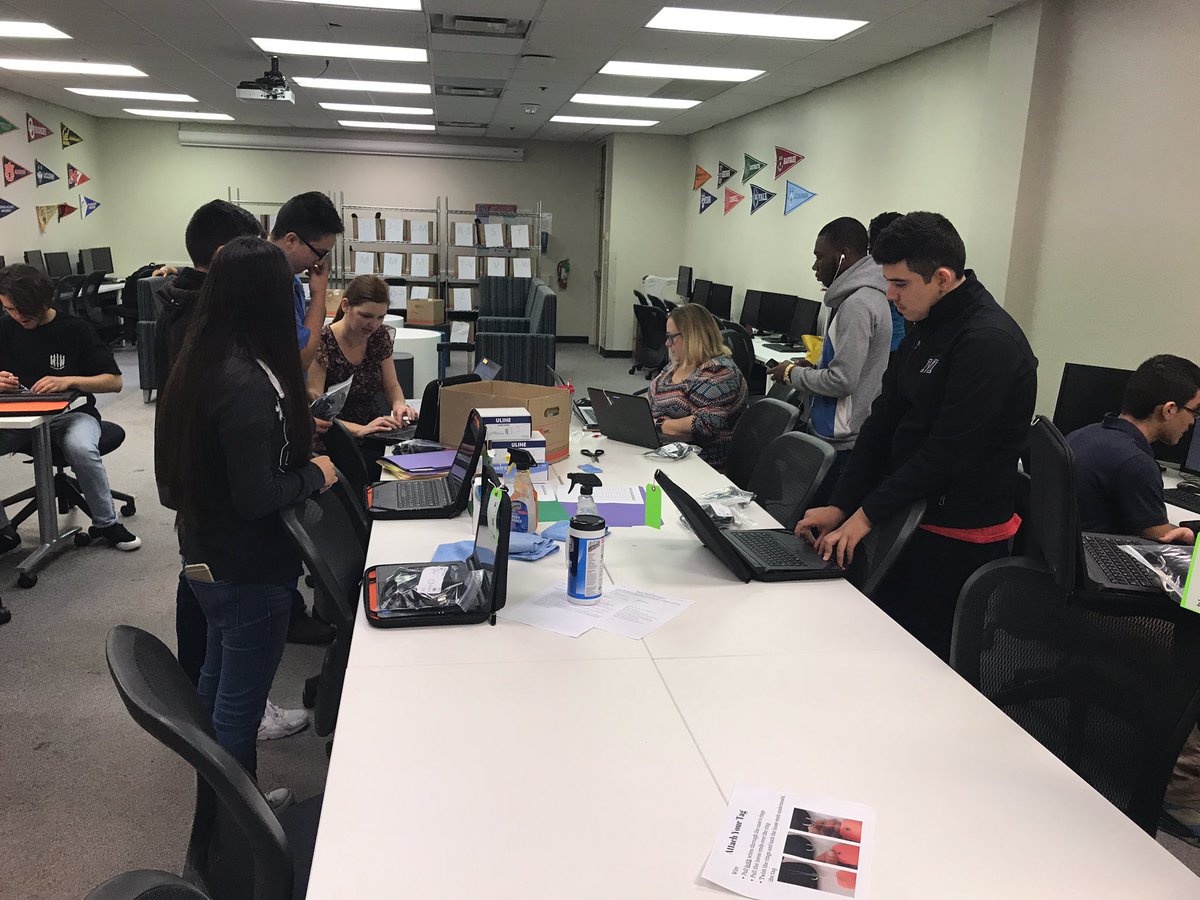 mcchsfw's tweet photo. @DigInFWISD collections at #MCCHS https://t.co/YH9OflWKt9